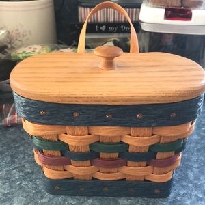 Plastic look alike longaberger basket w/ lid.